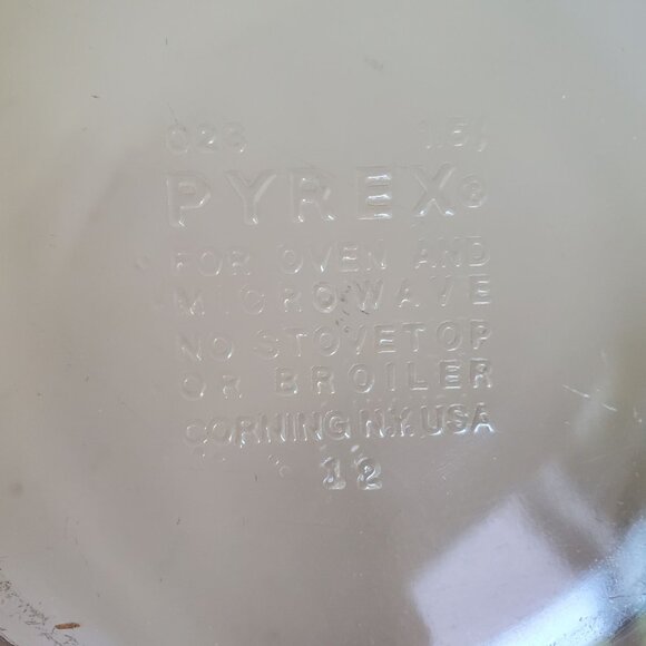 Vintage Pyrex Amber Glass Casserole Dish With Lid - Microwave & Oven Safe 1.5 Qt - Picture 3 of 11